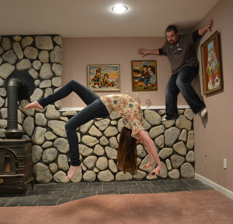 Illustration for article titled 98 Incredible Photos of Levitation